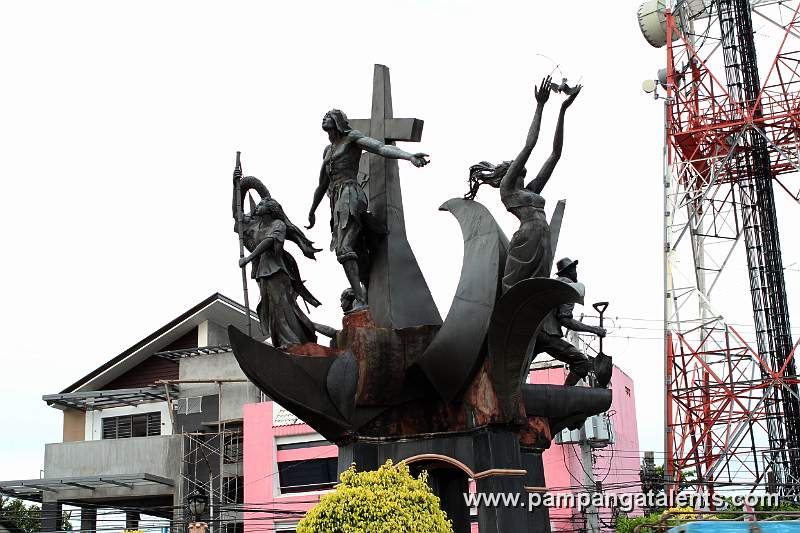 Right side-view of Pampanga Monumeno in City of San Fernando